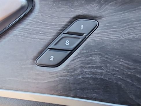 Used 2023 Jeep Grand Cherokee L Limited w/ Black Appearance Package image 34