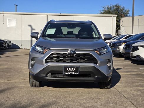 Used 2021 Toyota RAV4 XLE Premium image 3