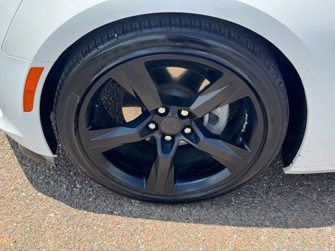 Used 2016 Chevrolet Camaro LT RWD image 7