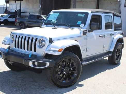 Used 2023 Jeep Wrangler Unlimited Sahara w/ Cold Weather Group AWD/4WD image 13