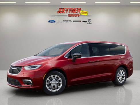 New 2026 Chrysler Pacifica Select image 3