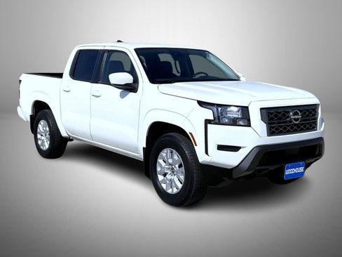 Used 2022 Nissan Frontier SV image 3