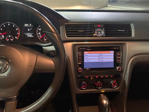 Used 2015 Volkswagen Passat 1.8T Limited Edition image 15