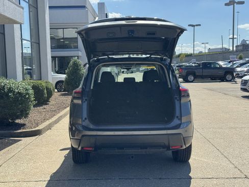 Used 2024 Nissan Rogue SV image 11
