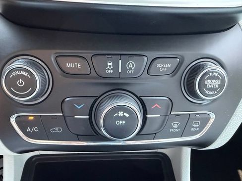Used 2021 Jeep Cherokee Latitude Lux w/ Trailer Tow Group AWD/4WD image 20