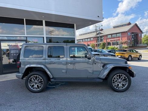 Used 2023 Jeep Wrangler Unlimited Sahara AWD/4WD image 6