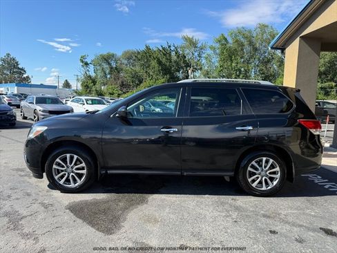 Used 2016 Nissan Pathfinder SV w/ SV Cold Weather Package AWD/4WD image 4