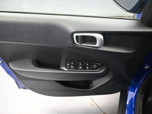 New 2025 Hyundai Venue SE FWD image 21