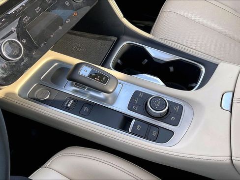 Certified 2025 INFINITI QX60 Luxe w/ Vision Package image 18