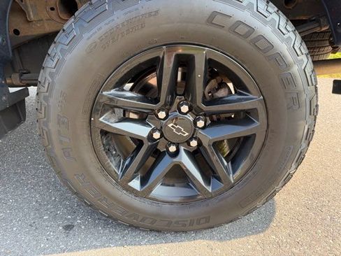 Used 2019 Chevrolet Silverado 1500 Custom Trail Boss w/ Custom Convenience Package AWD/4WD image 30
