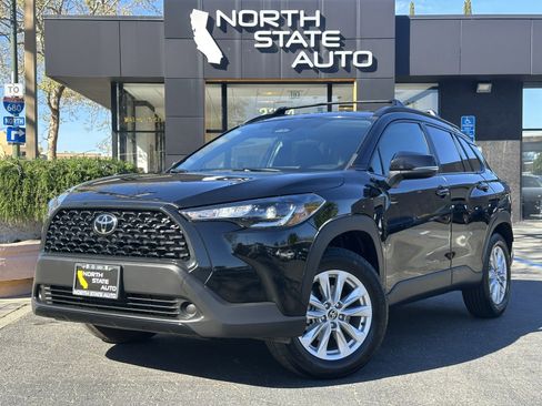 Used 2023 Toyota Corolla Cross LE w/ Moonroof Package image 2