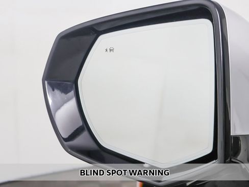 Used 2021 GMC Yukon Denali w/ Denali Premium Package image 11