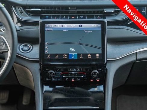 Used 2022 Jeep Grand Cherokee Limited 4xe image 11