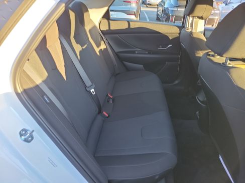 Certified 2025 Hyundai Elantra SE image 21