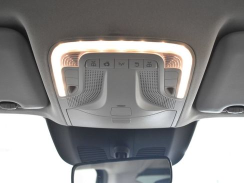 Used 2016 Mercedes-Benz Metris Passenger image 23