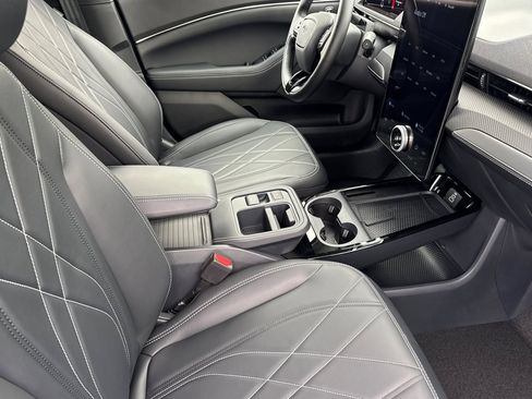 Certified 2025 Ford Mustang Mach-E Select image 17