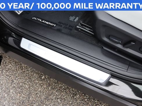 Used 2025 Mitsubishi Outlander AWD image 28