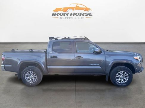 Used 2017 Toyota Tacoma SR5 w/ Tow Package AWD/4WD image 4