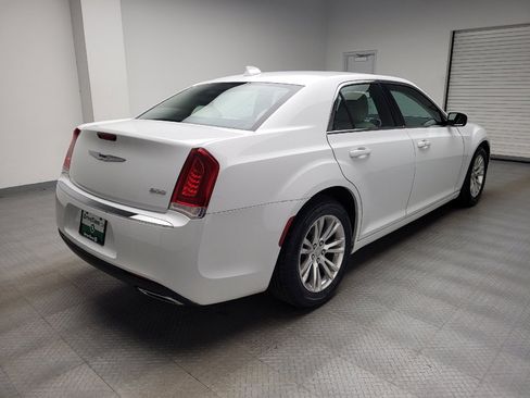 Used 2019 Chrysler 300 Touring w/ Driver Convenience Group RWD image 9