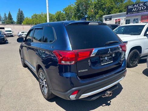Used 2017 Mitsubishi Outlander SE AWD/4WD image 6