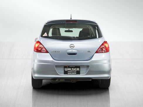 Used 2011 Nissan Versa Hatchback w/ Premium Pkg FWD image 4