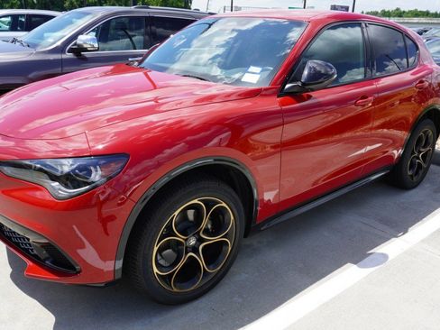 Used 2025 Alfa Romeo Stelvio Sprint AWD/4WD image 4