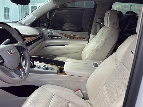 Used 2023 Cadillac Escalade ESV Sport Platinum w/ LPO, ONYX Package AWD/4WD image 11