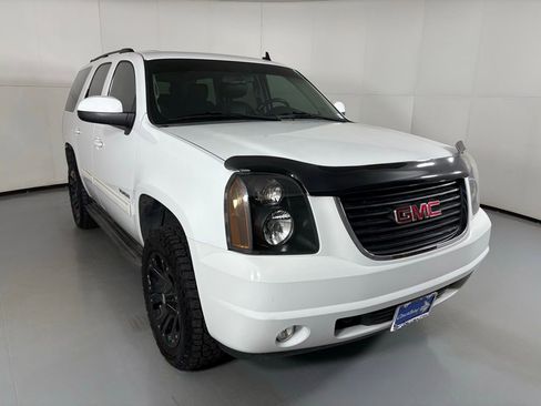 Used 2011 GMC Yukon SLE image 2