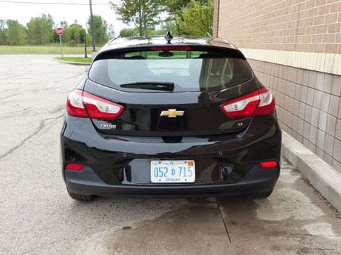 Used 2019 Chevrolet Cruze LT w/ Convenience Package FWD image 9