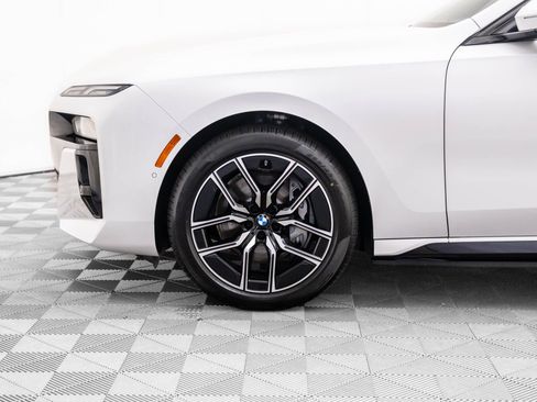 Used 2025 BMW i7 eDrive50 w/ M Sport Package image 34
