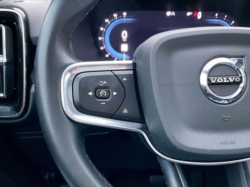Used 2024 Volvo XC40 B5 Core image 18