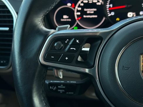 Used 2022 Porsche Cayenne Coupe image 39