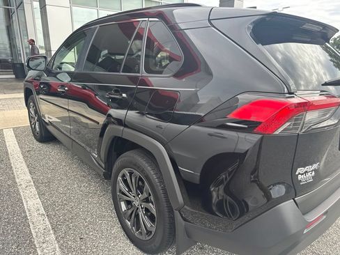 Used 2023 Toyota RAV4 XLE Premium AWD/4WD image 7