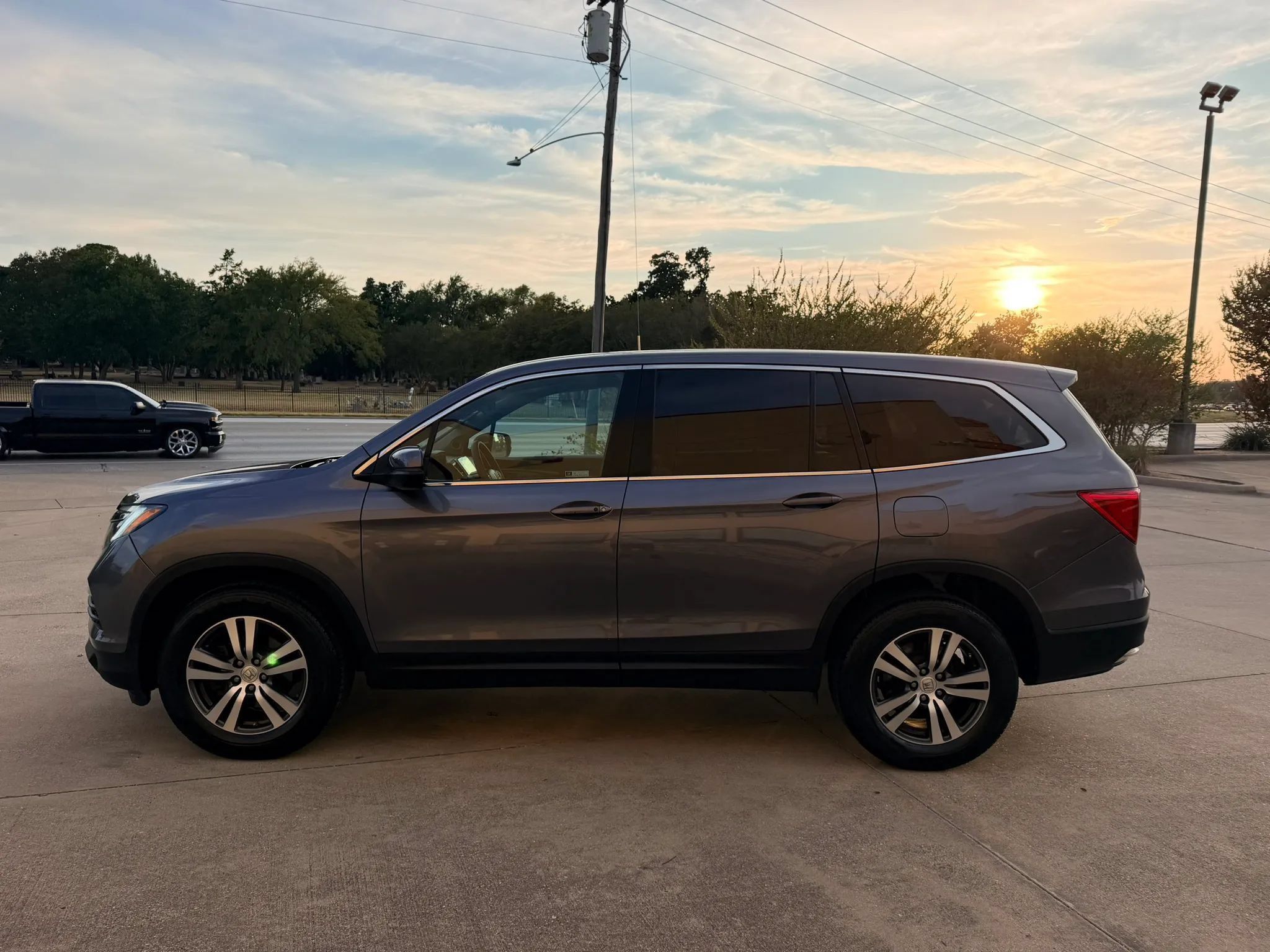 Used 2018 Honda Pilot EX image 2