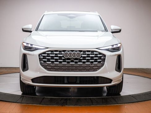 Certified 2025 Audi Q5 Premium Plus w/ Premium Plus image 2