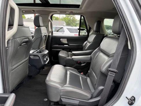 Used 2025 Ford Expedition Active AWD/4WD image 17