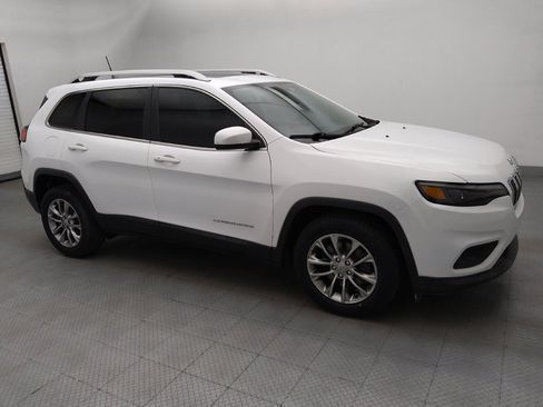Used 2019 Jeep Cherokee Latitude Plus w/ Comfort/Convenience Group FWD image 11