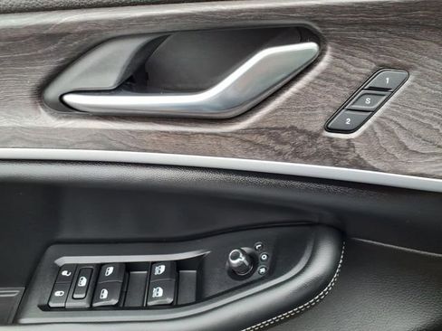 Certified 2023 Jeep Grand Cherokee Limited w/ Black Appearance Package image 25