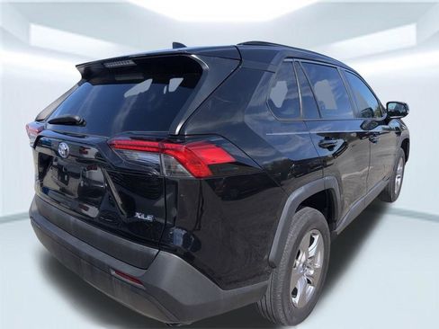 Used 2022 Toyota RAV4 XLE image 13