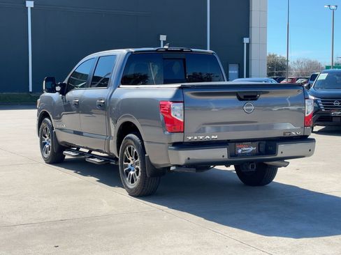 Used 2023 Nissan Titan SV w/ SV Convenience Package image 3