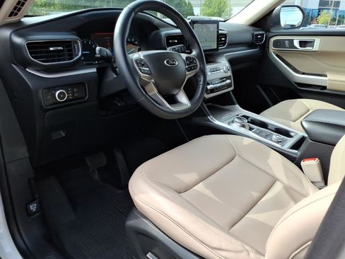 Used 2023 Ford Explorer XLT w/ Equipment Group 202A AWD/4WD image 13