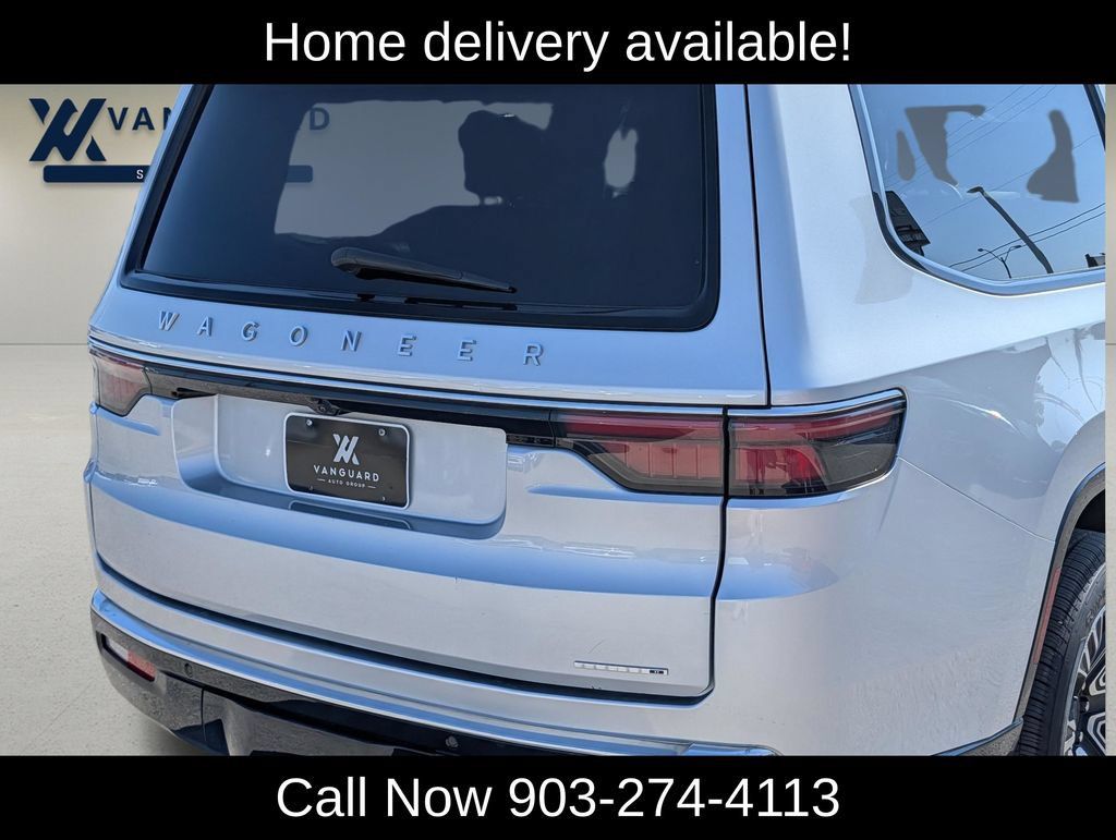 Used 2024 Jeep Wagoneer L Series II w/ Flexible Seating Group AWD/4WD image 9