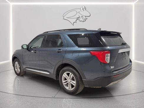 Used 2022 Ford Explorer XLT w/ Equipment Group 202A image 4