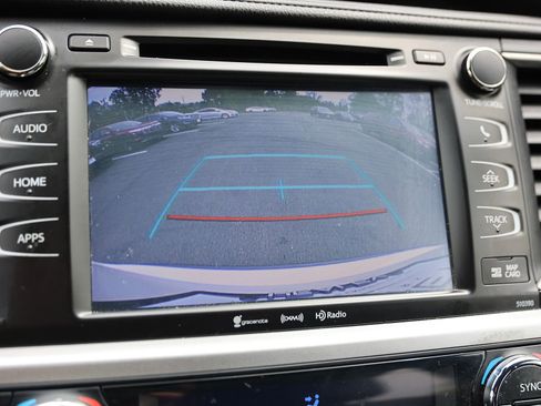 Used 2019 Toyota Highlander XLE AWD/4WD image 29