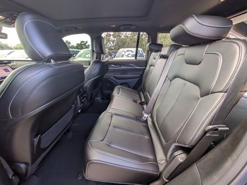 New 2025 Jeep Grand Cherokee Limited w/ Black Appearance Package image 12