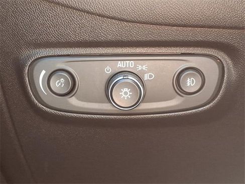 Used 2020 Chevrolet Equinox LT image 22