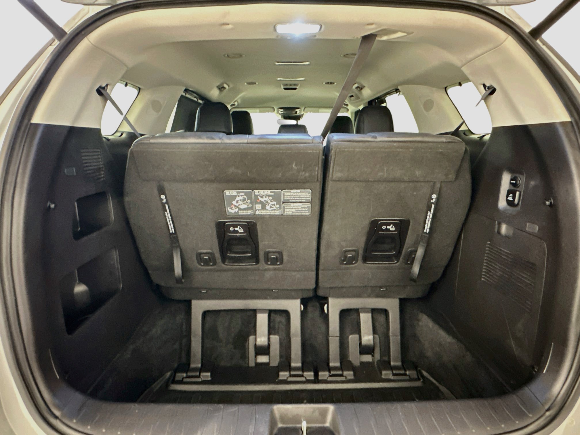 Used 2024 Kia Carnival SX FWD image 31