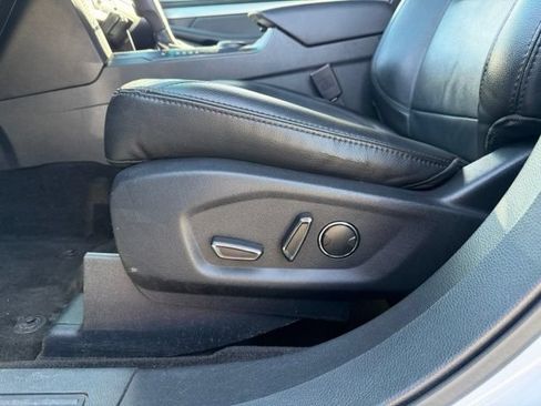 Used 2017 Ford Explorer XLT w/ Equipment Group 202A FWD image 11