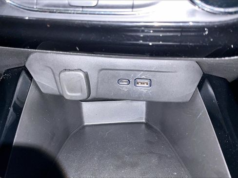 Used 2025 Chevrolet Trax LT image 32