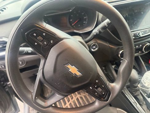 Used 2023 Chevrolet TrailBlazer LT w/ Convenience Package FWD image 9